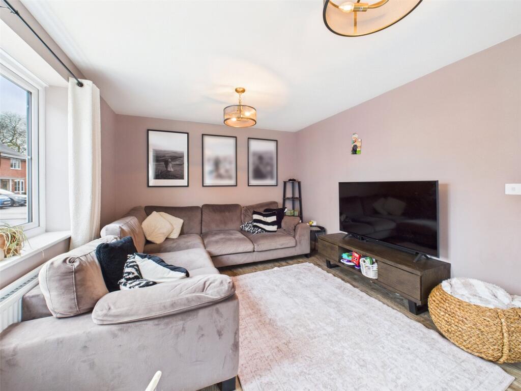 Maurice Shill Close, Great Oldbury, Stonehouse, Gloucestershire, GL10 photo 3