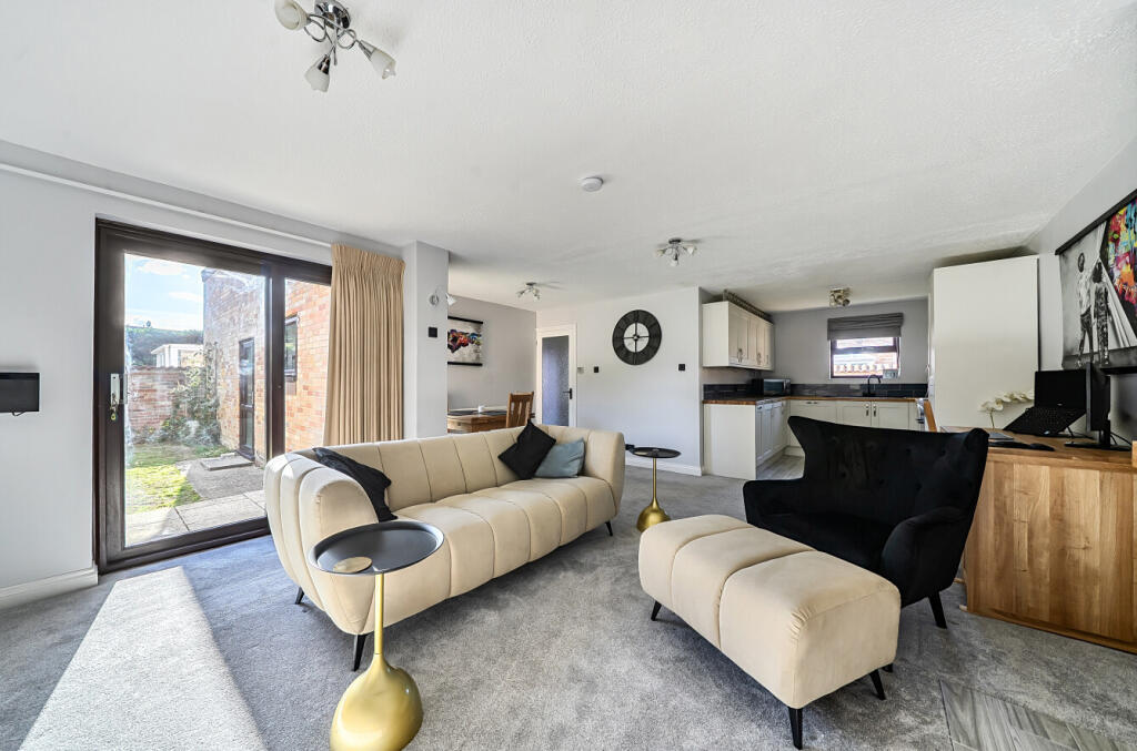 House in Reading, Lower Earley, Earley - View 3