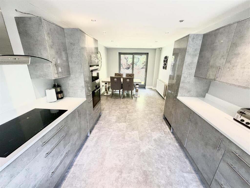 House in Halifax - View 4