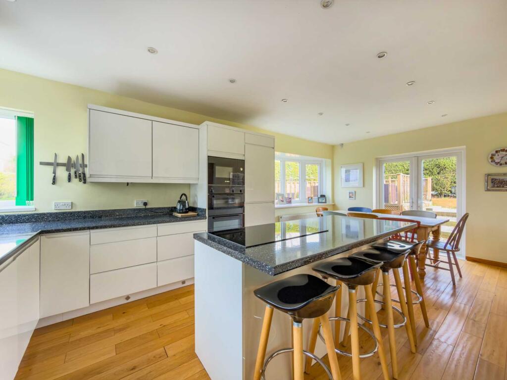 House in Wakefield - View 4