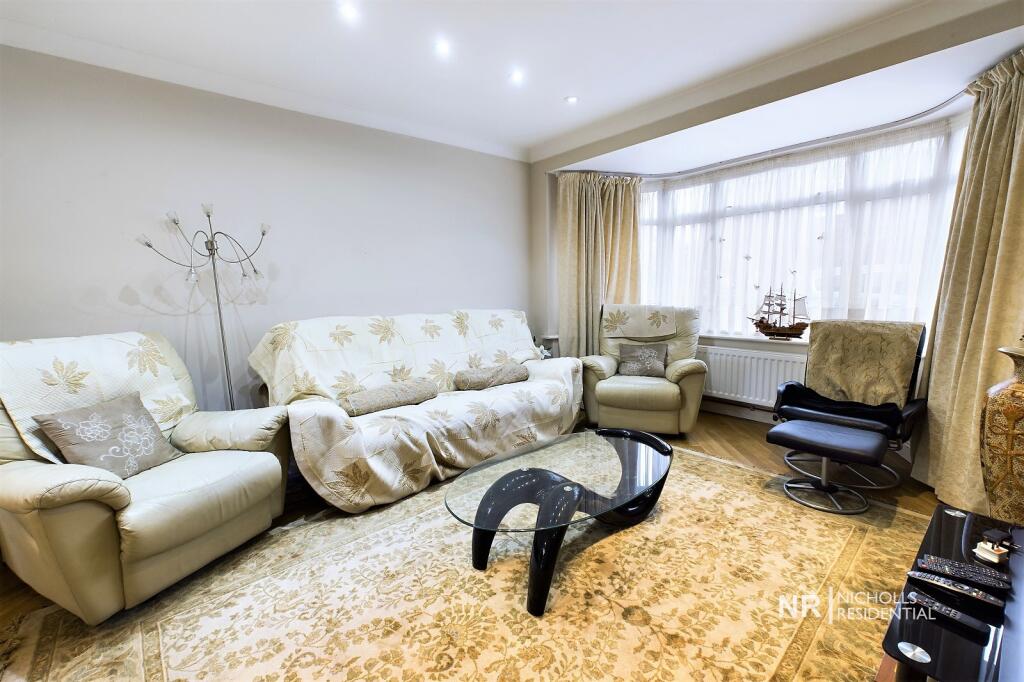 House in London, Royal Borough of Kingston upon Thames - View 5