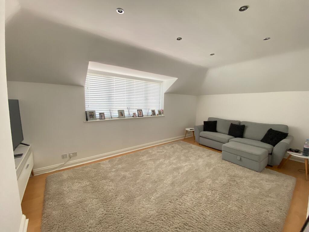 Apartment in Guildford, Ripley - View 2