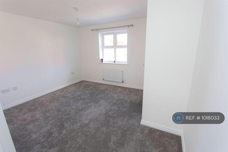 House in Southampton - More