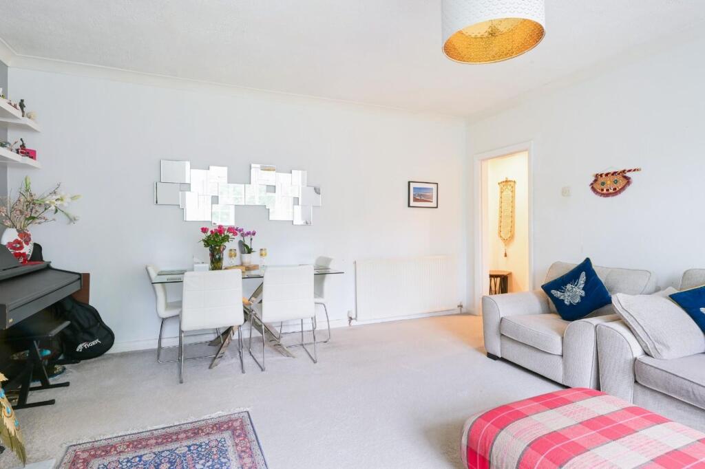 Apartment in Kingston upon Thames - More