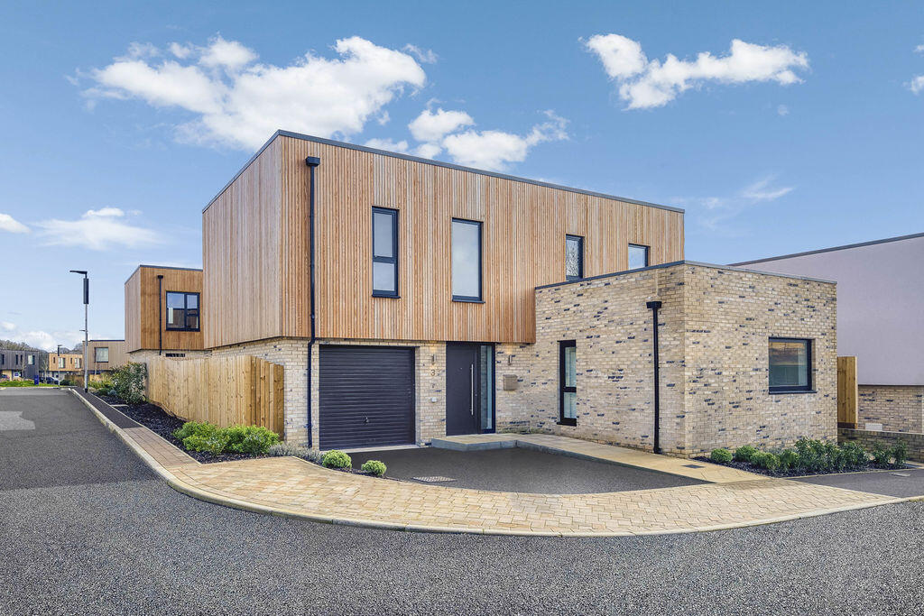 Main image of property: READY NOW - Contemporary 4-bedroom detached property with garage.