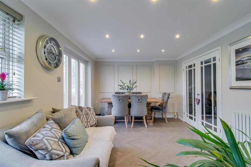 House in Wakefield, Outwood - More