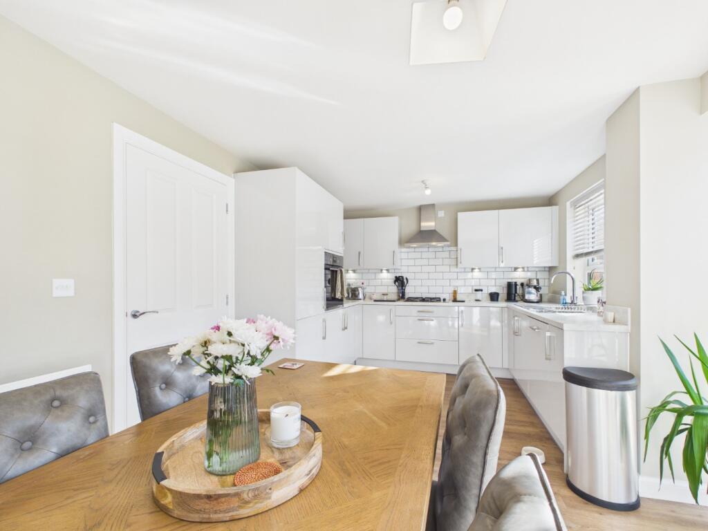 House in Woodmansey - More