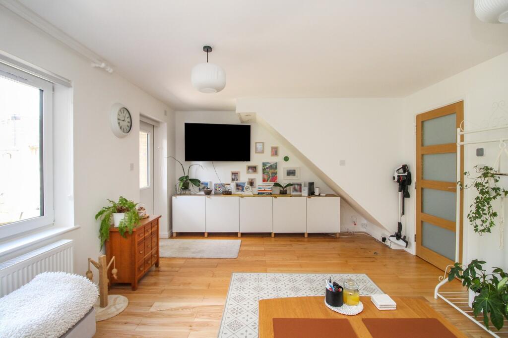House in Crawley, Broadfield - View 4
