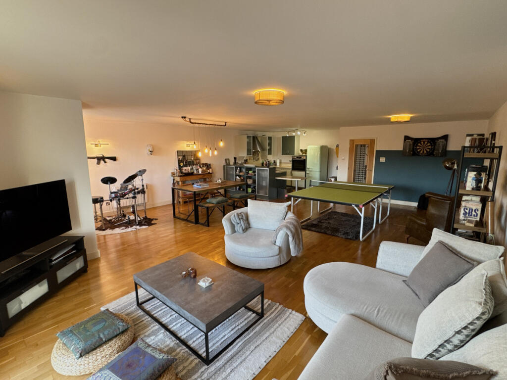 Apartment in Cardiff, Henke Court, Butetown - View 4