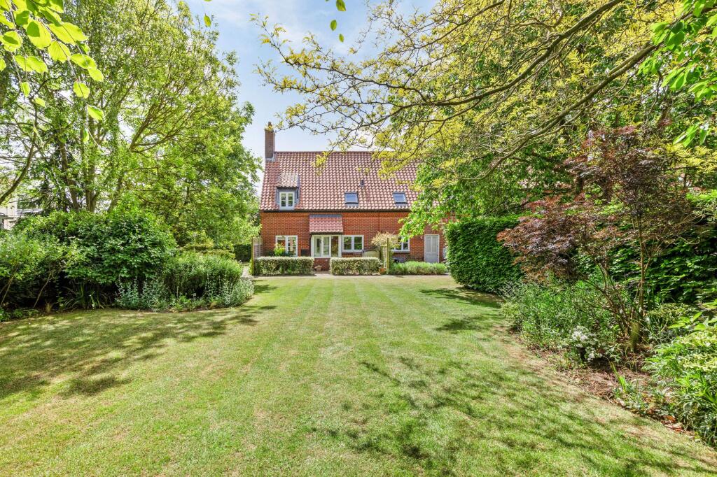 2-bed terraced on Perfect Blend of Light and Tranquillity in Burnham Market, £380,000