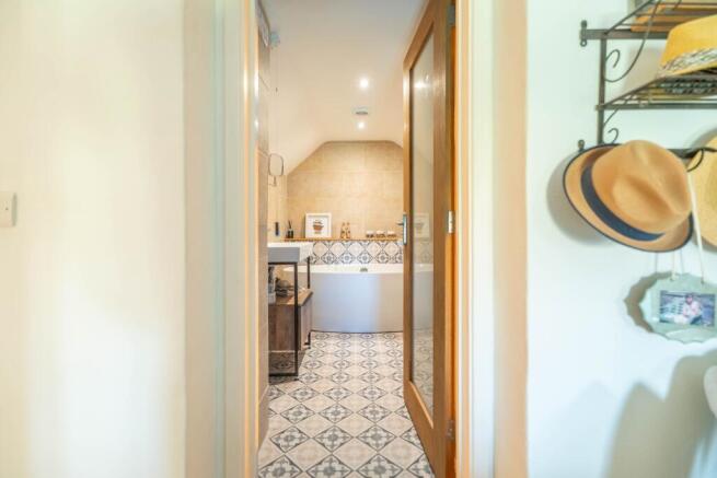 Farmhouse En-suite Bathroom