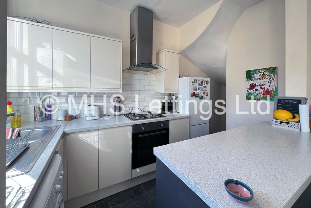 House in Leeds, West Yorkshire - View 3