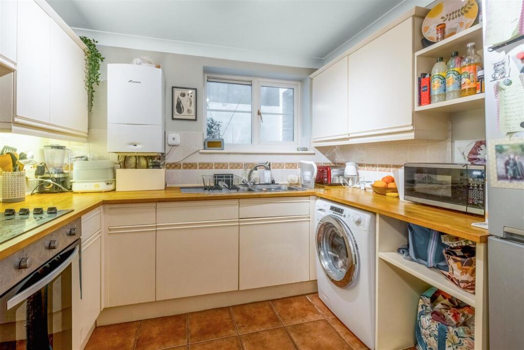 Apartment in Hove, Brunswick - View 4