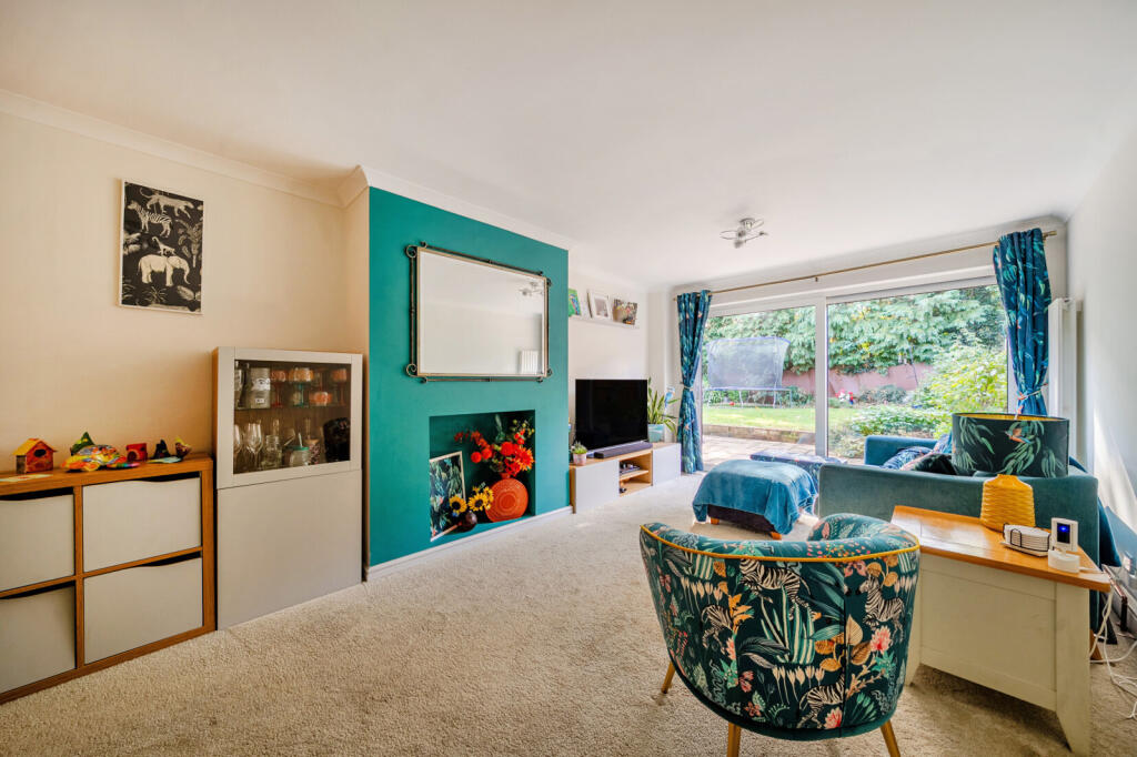 House in Basingstoke and Deane, Kempshott - More