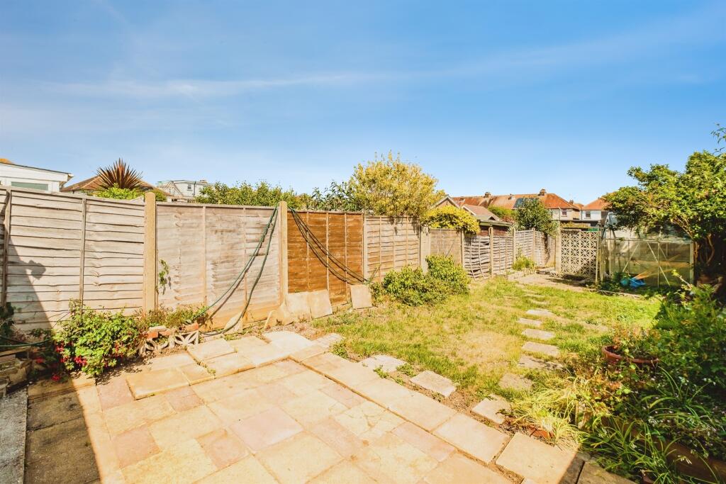 Wembley Avenue, Lancing photo 4