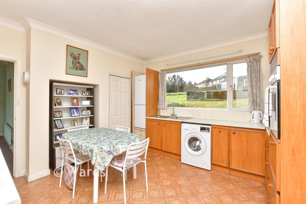 House in Chatham, Luton - View 4
