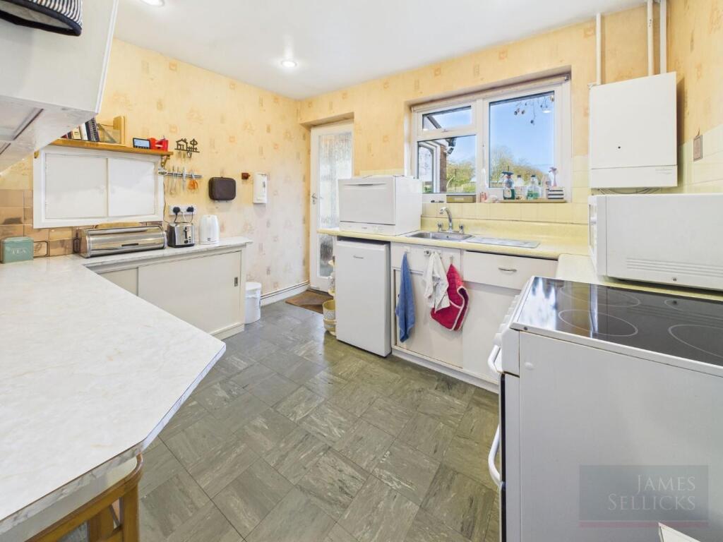 Fordview Close, Great Glen, Leicestershire - More