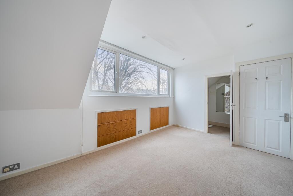 Apartment in London - View 4