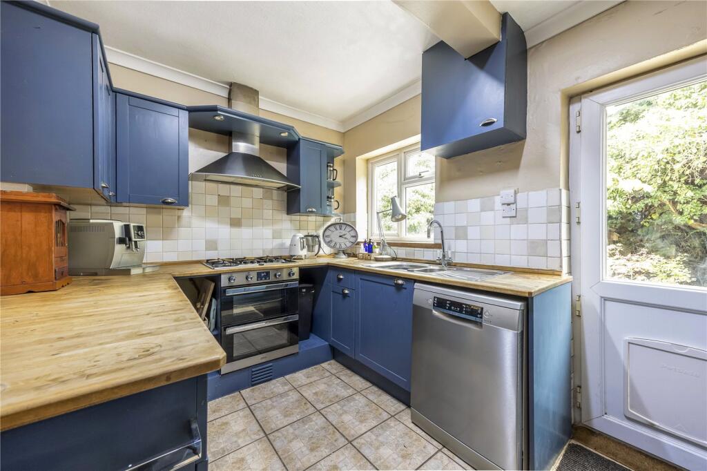 House in Gloucester - View 4