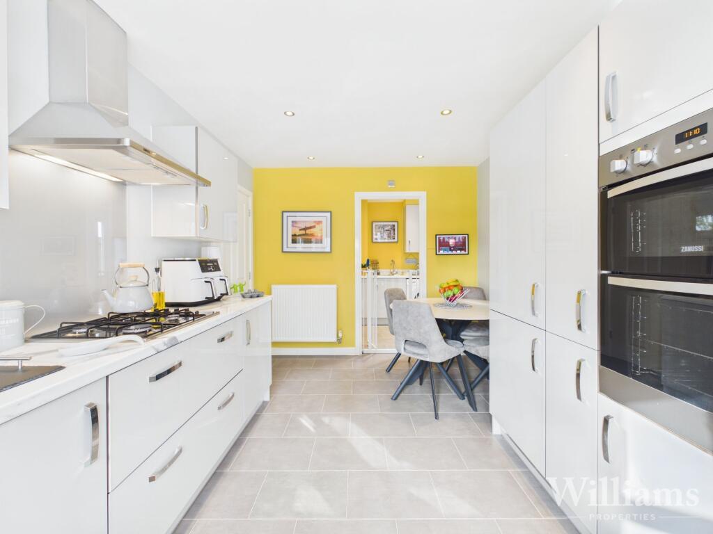 House in Hemel Hempstead - More