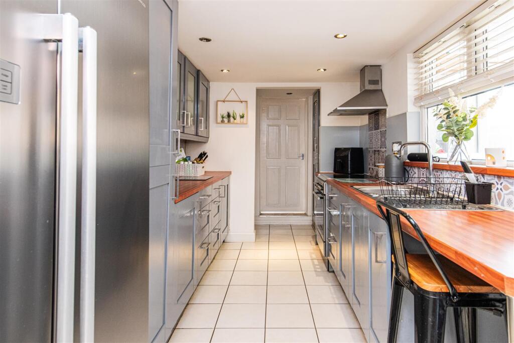 Wellingborough Road, Finedon - View 5