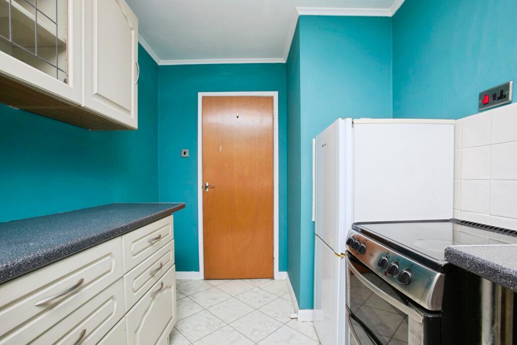 Apartment in Southampton - View 3