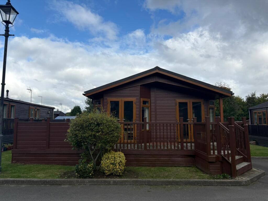 2-bed caravan on Overseal, Swadlincote, DE12 6JX, £169,950