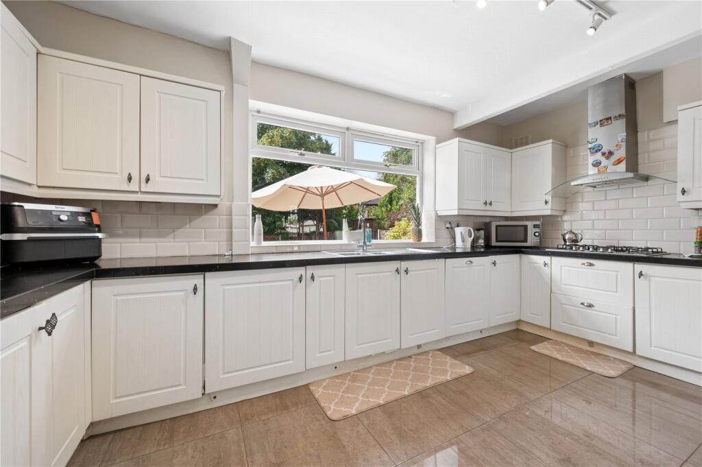 Lyndene Gardens, Gatley, Cheadle, Greater Manchester, SK8 photo 4
