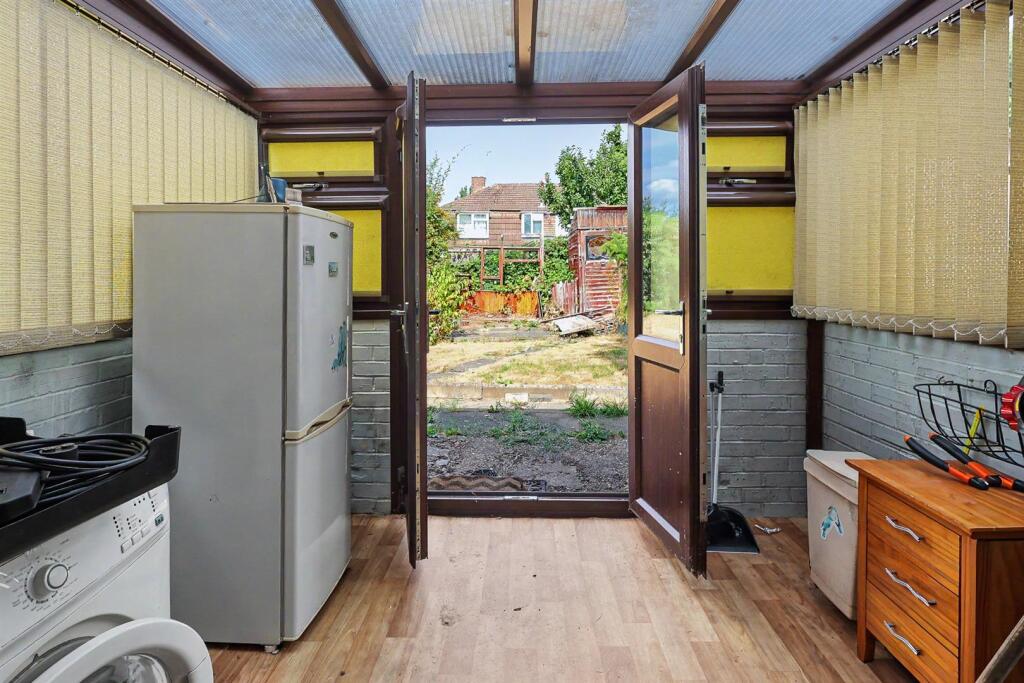 House in Gedling, Nottinghamshire - More