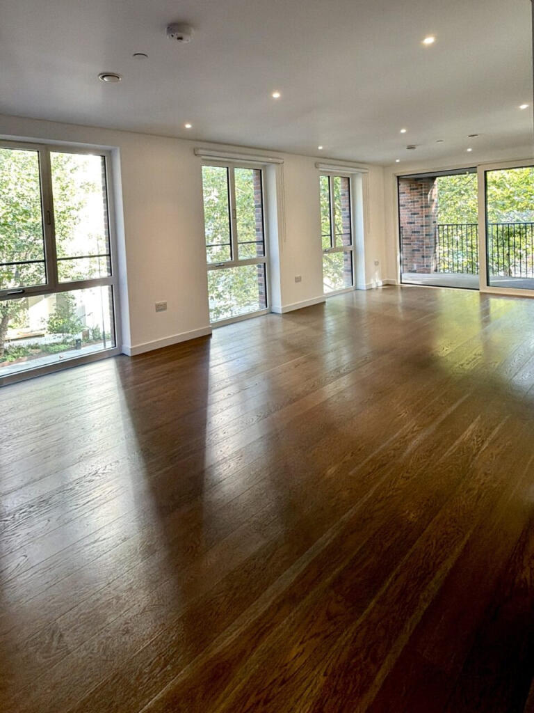 Apartment in London, Bermondsey Village, Walworth - View 2