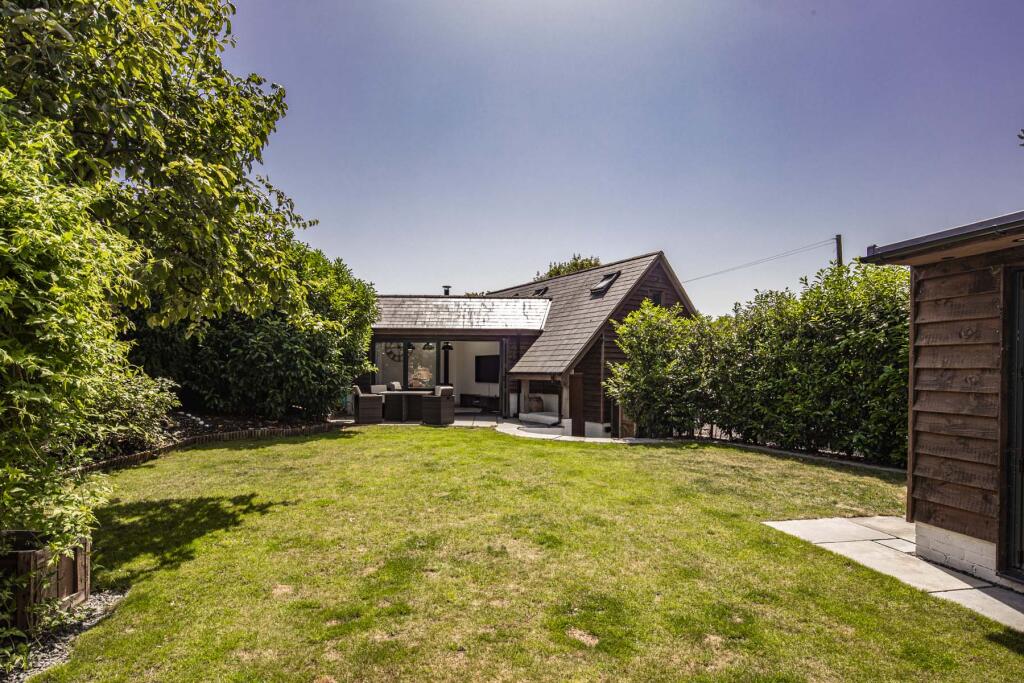 Main image of property: 2 The Triangle , Upper Basildon