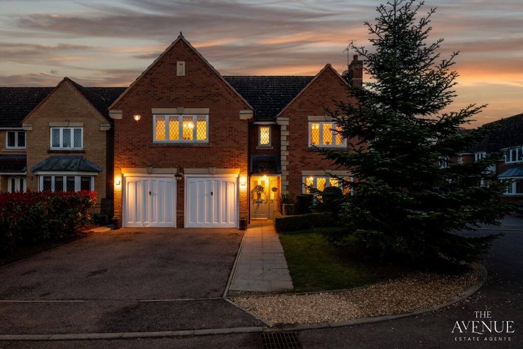 Main image of property: Trefoil Close, Rushden, NN10 0PN