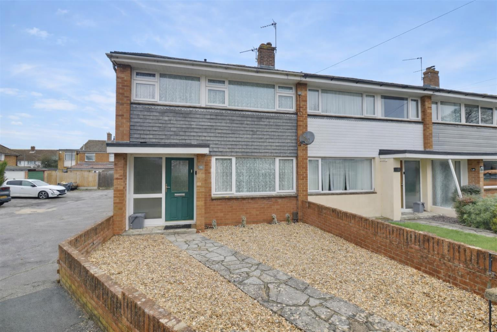 3-bed house on Racton Avenue, Portsmouth, £300,000