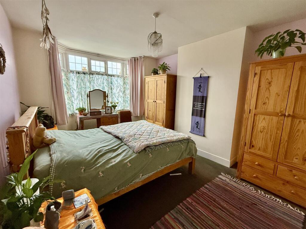 House in Newport, Shide - View 5