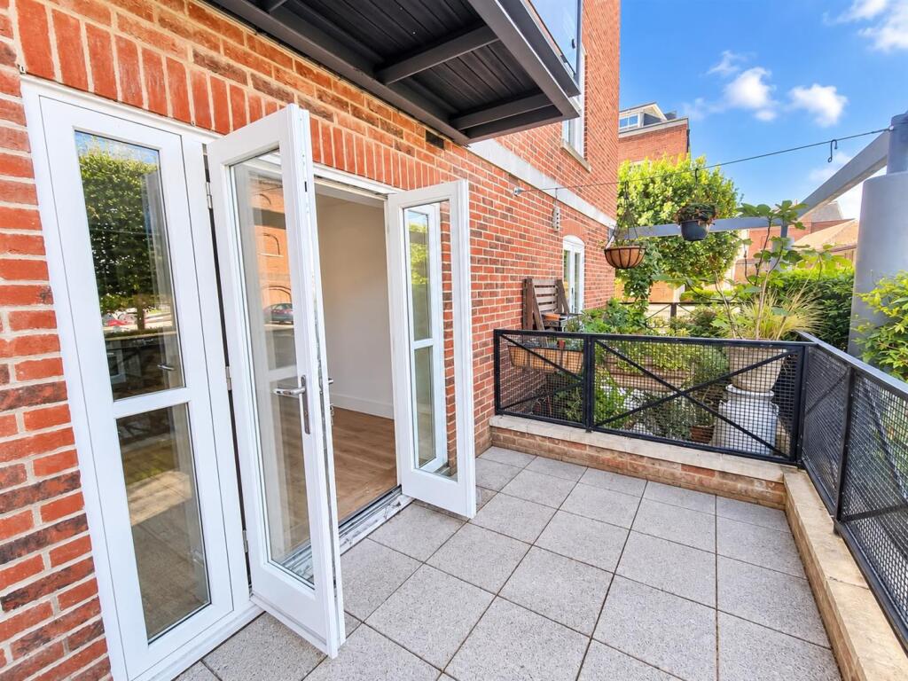 Apartment in Gosport, Hampshire - View 2