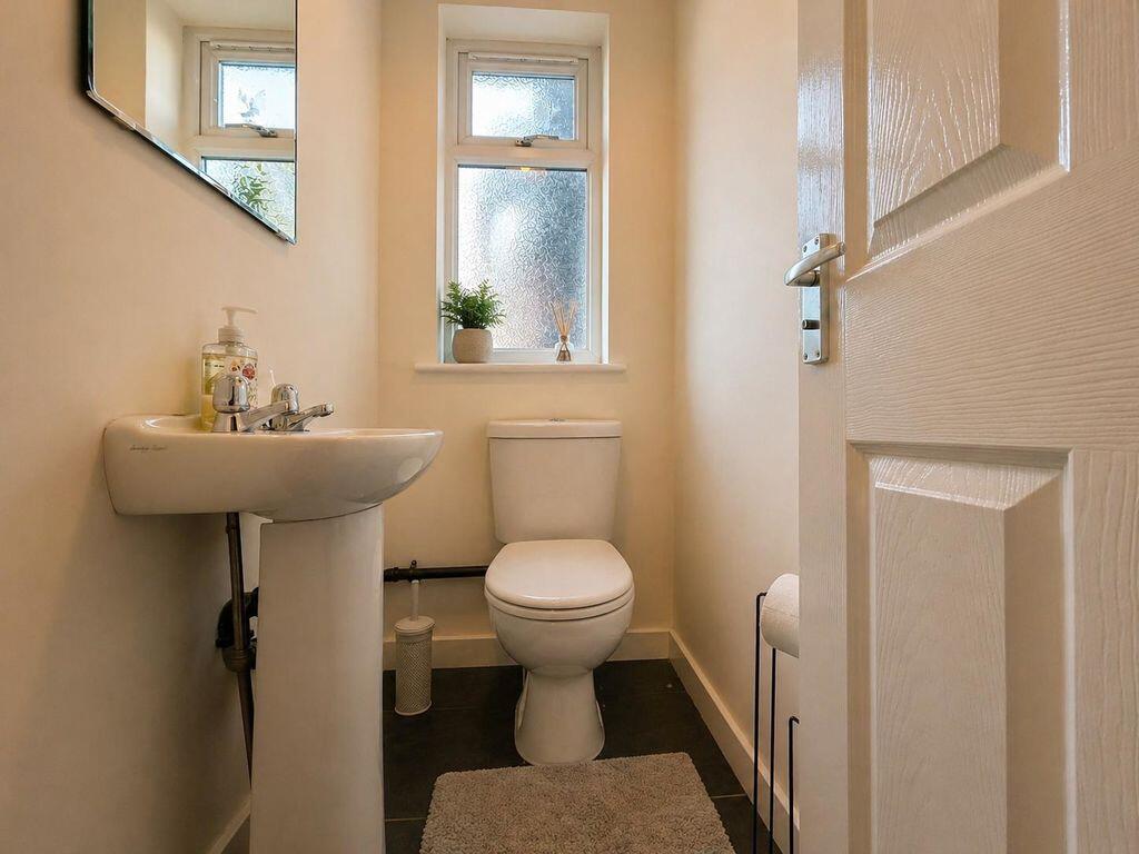 House in Nottingham, Beeston - More