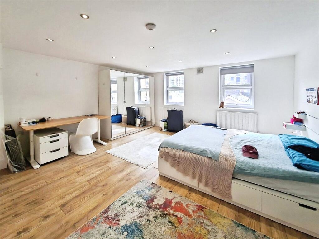 Apartment in London - More