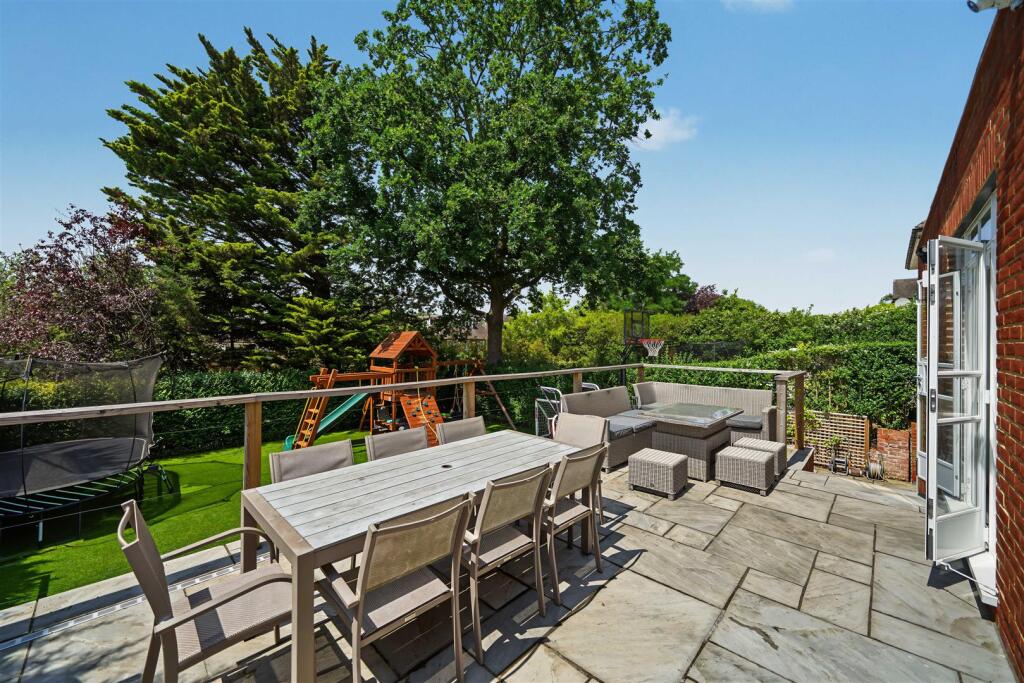 House in London - View 2