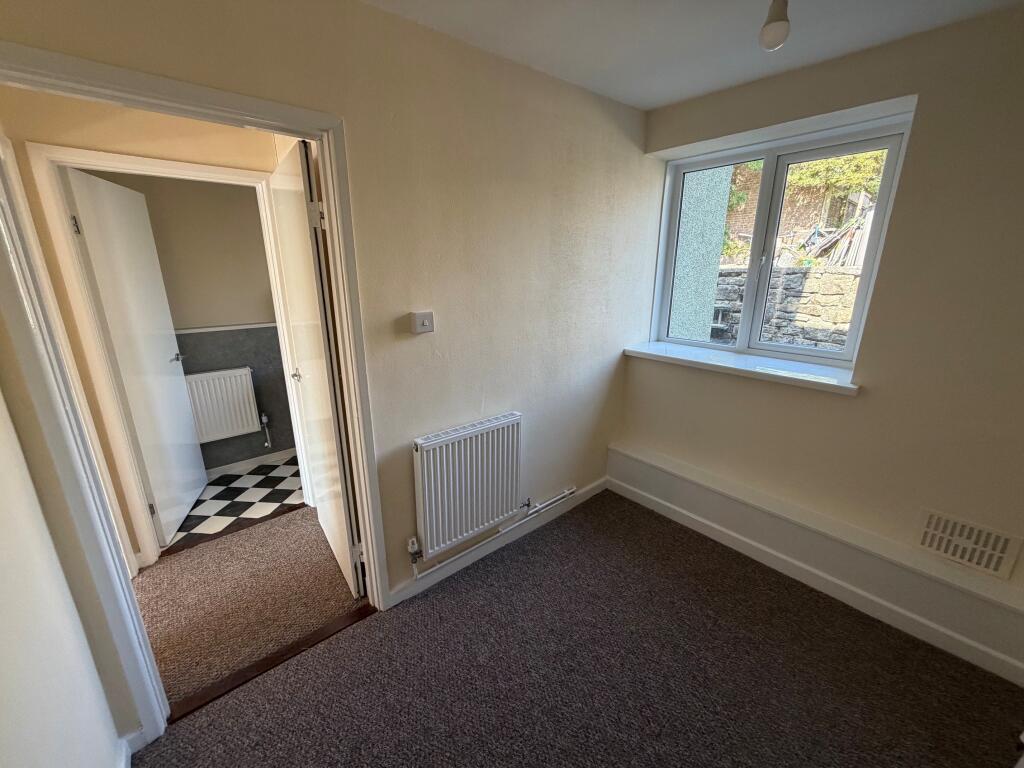 Apartment in Newport - More