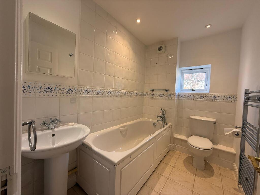 Apartment in Winchester, Harestock, Hyde - View 4