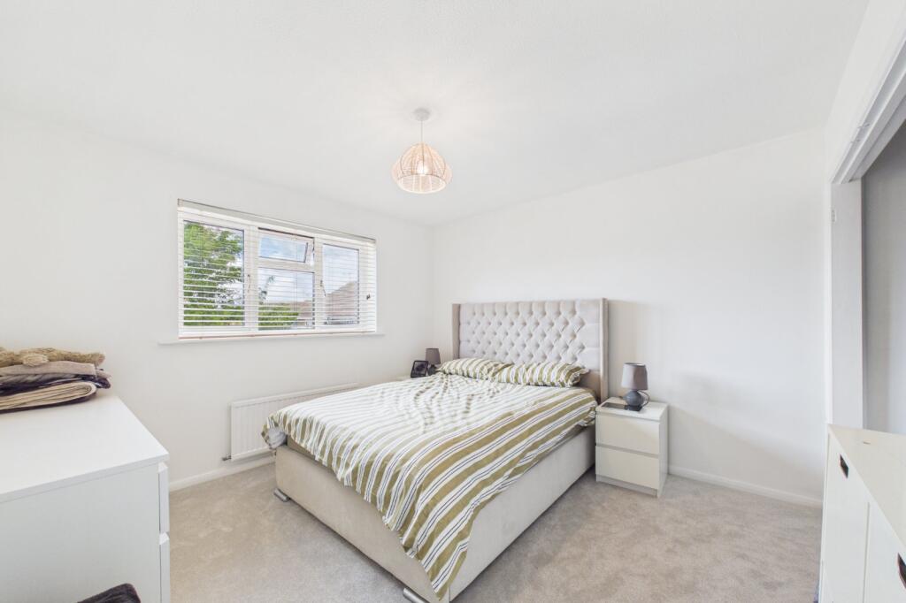 House in Hart, Moulsham Green, Yateley - View 5
