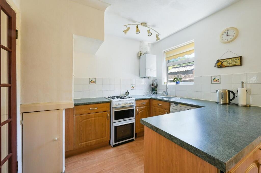 House in Kingston upon Thames - More