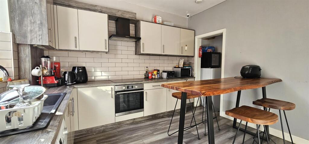 1 bedroom house share for rent