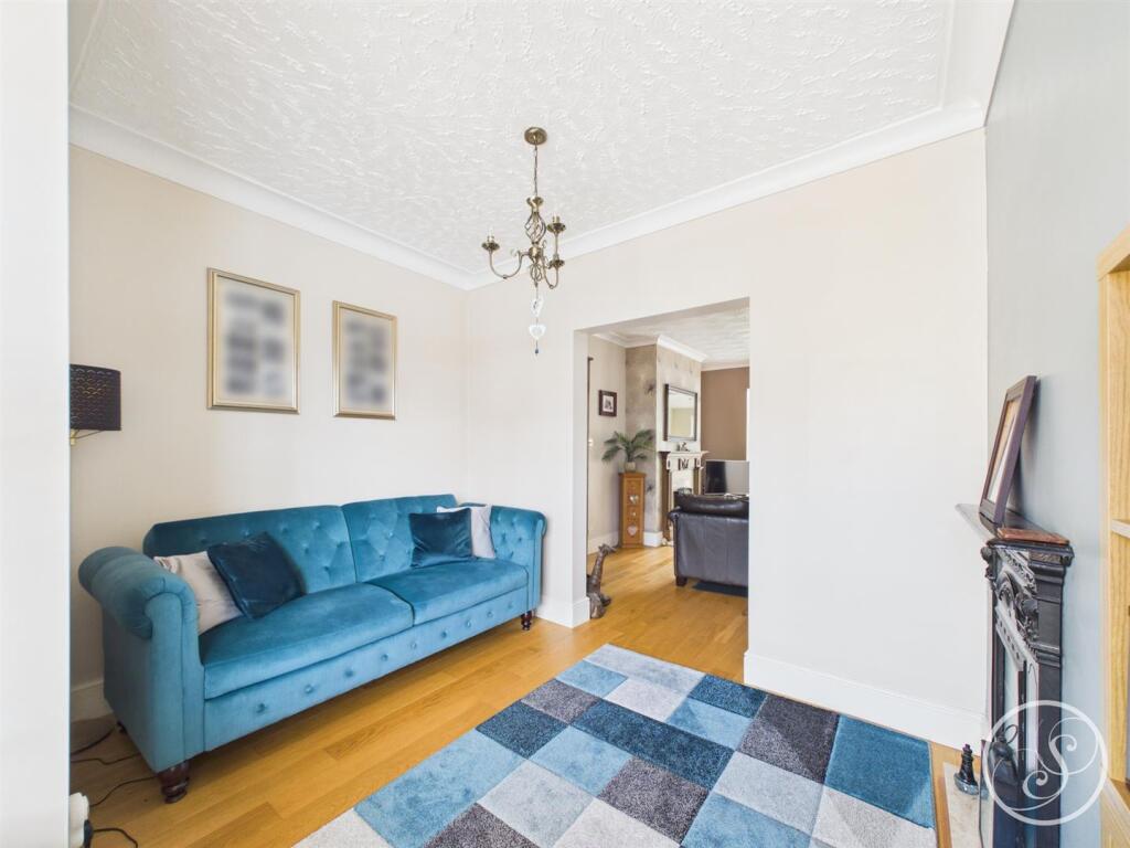 House in Leeds, Colton Common, Manston - More