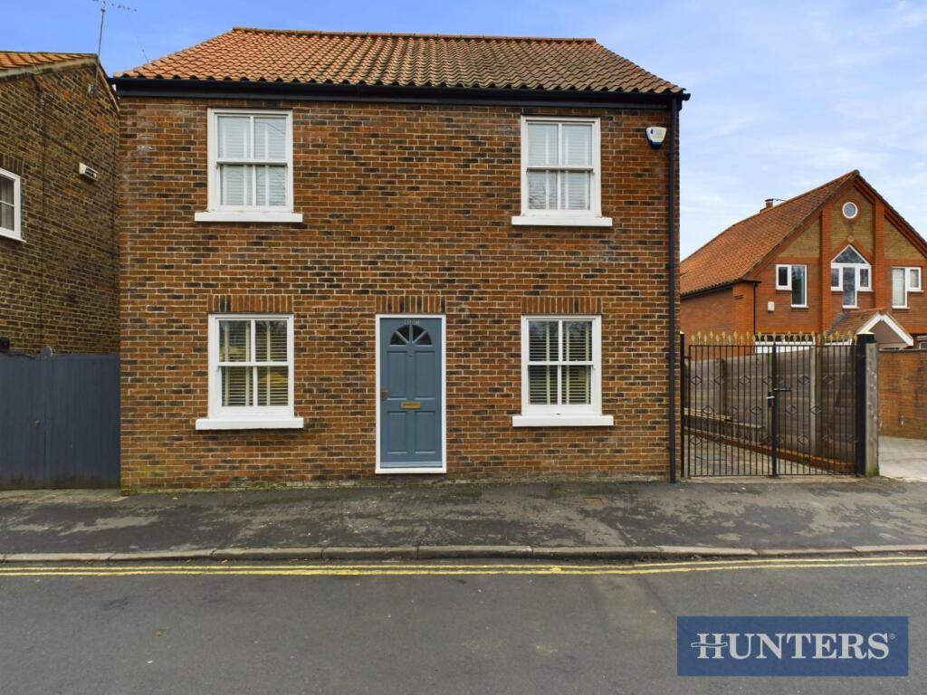 3-bed detached on Queensgate, Beverley, HU17 8NJ, £290,000