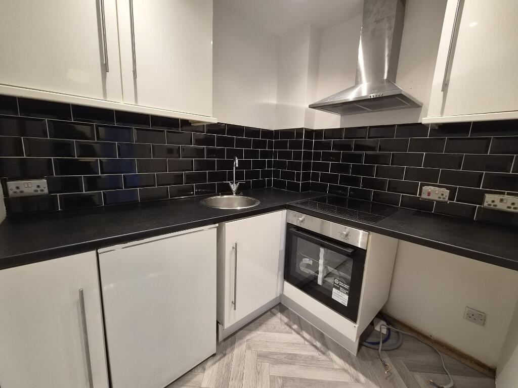 Apartment in Paisley, Meikleriggs - View 4