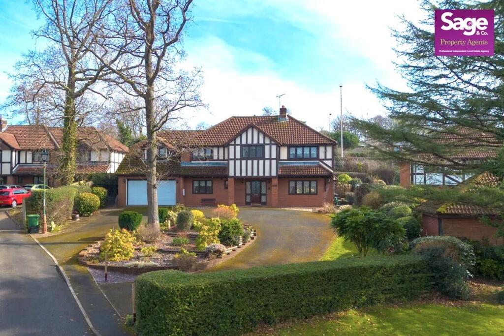 5-bed detached on Tudor Woods, Llanyravon, Cwmbran, £570,000
