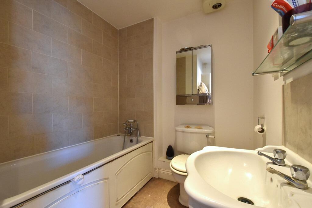House in Bromley - More