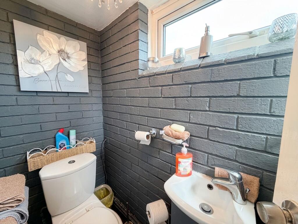 House in South Kesteven, Ropsley and Humby - More