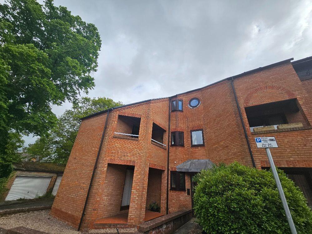 Main image of property: Crouch Street, Banbury, OX16 9PP